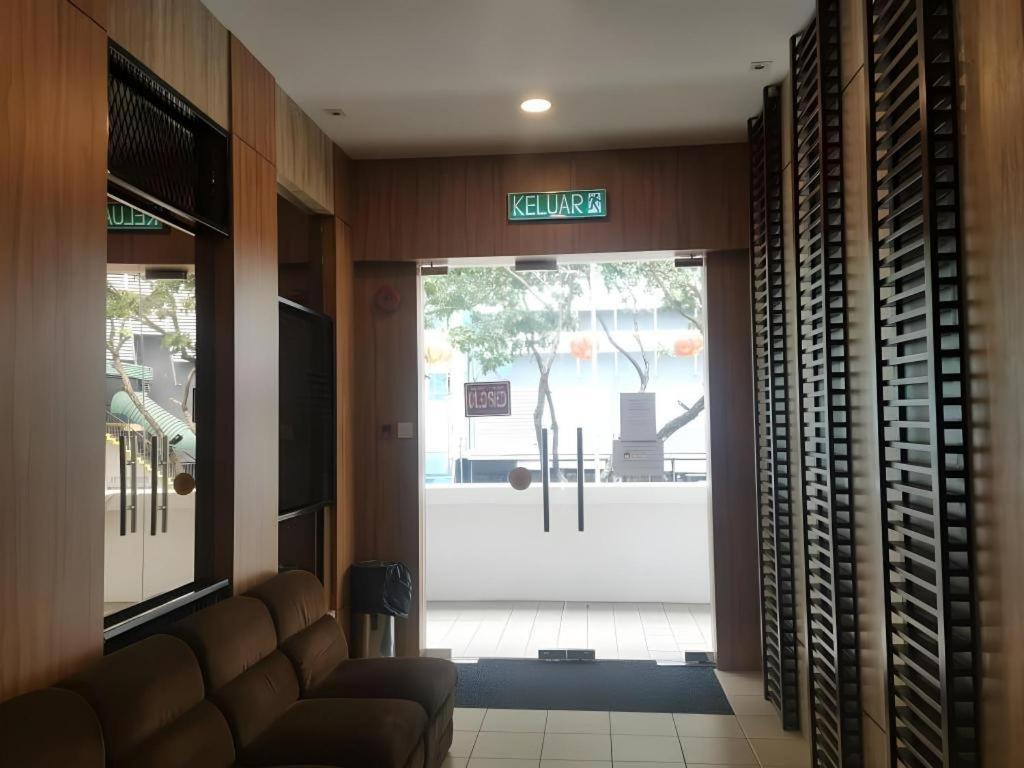 Hotel Holiday Kota Kinabalu 2*